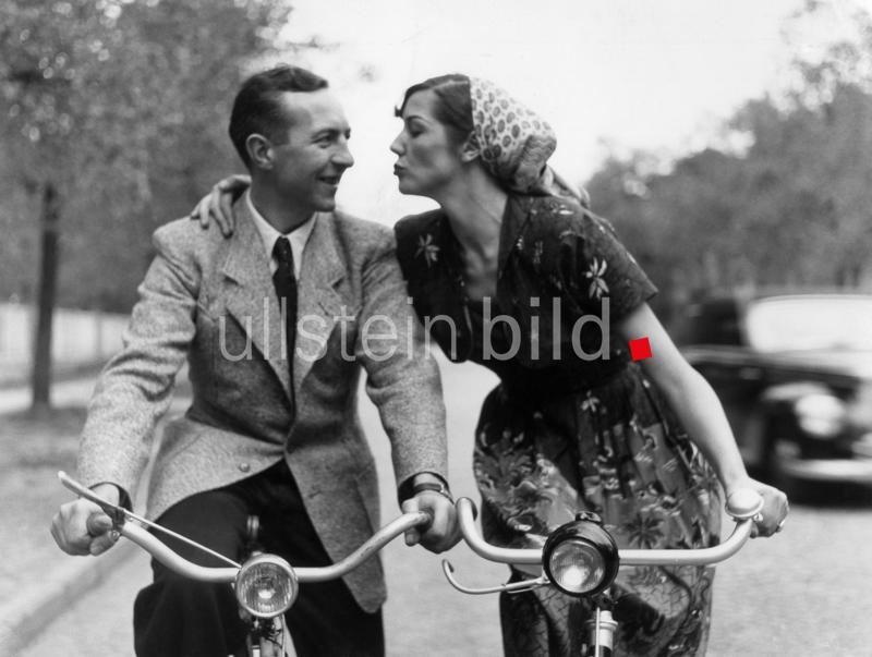 Liebesszene mit Fahrrad, 1952