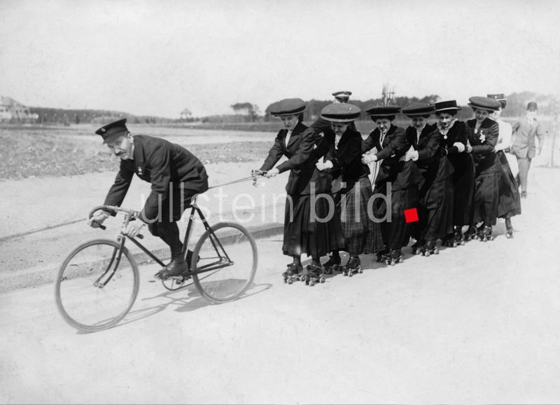 Rollschuhfahren.